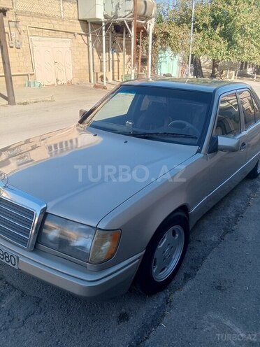 Mercedes 200 D-2