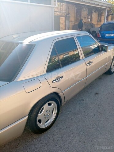 Mercedes 200 D-3