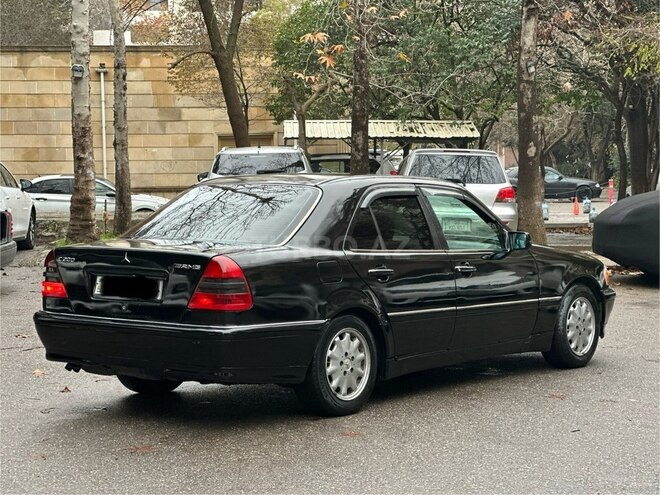 Mercedes C 200-11