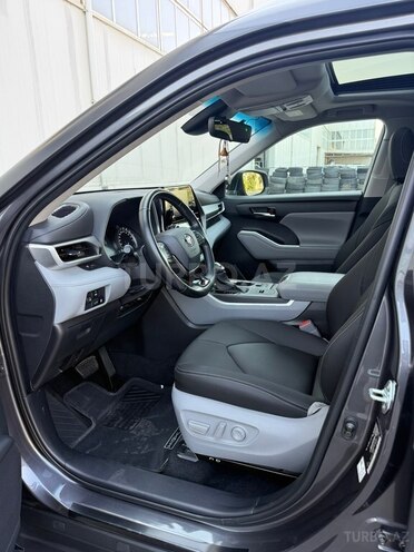 Toyota Highlander-12