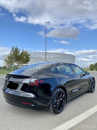Tesla Model 3-4