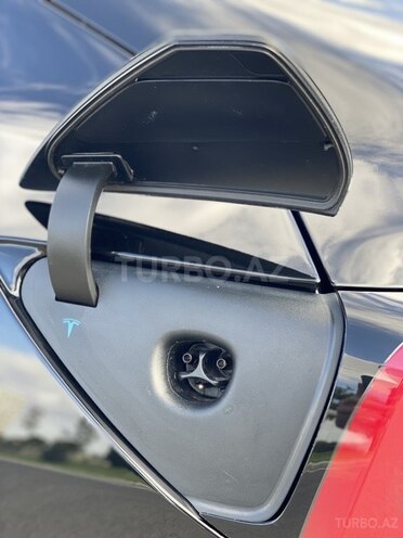 Tesla Model 3-8