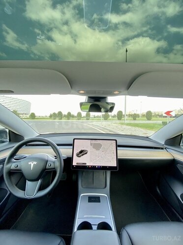 Tesla Model 3-5