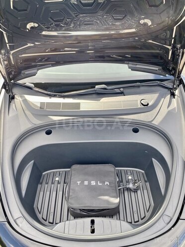 Tesla Model 3-7
