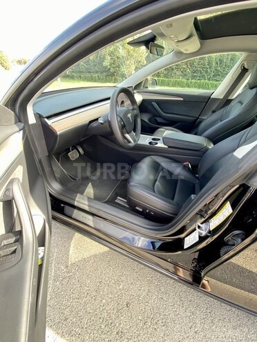 Tesla Model 3-6