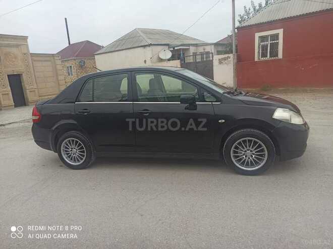 Nissan Tiida-4