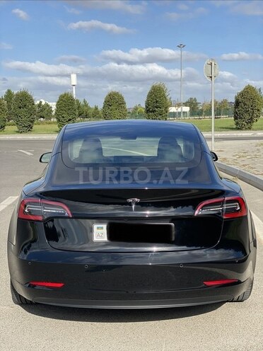 Tesla Model 3-2