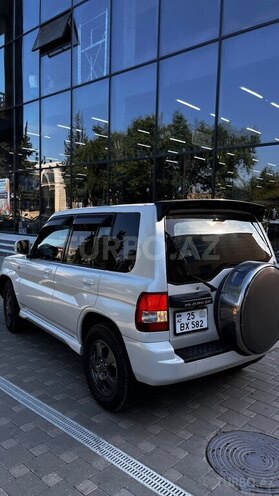 Mitsubishi Pajero io-5