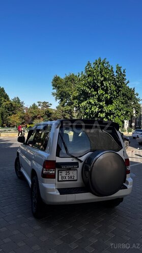 Mitsubishi Pajero io-11