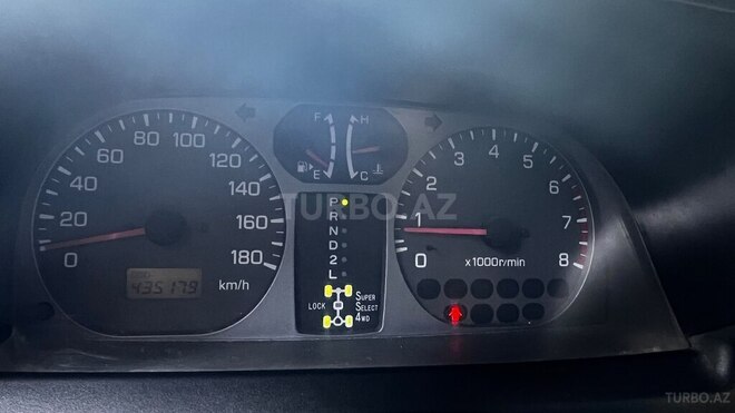 Mitsubishi Pajero io-17