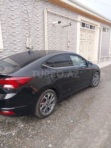 Hyundai Elantra-3