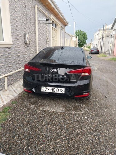 Hyundai Elantra-2