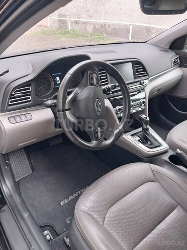 Hyundai Elantra-4