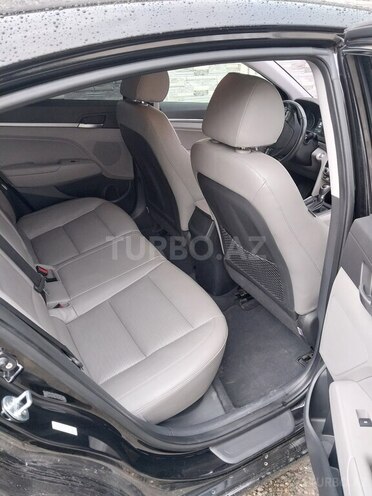 Hyundai Elantra-5