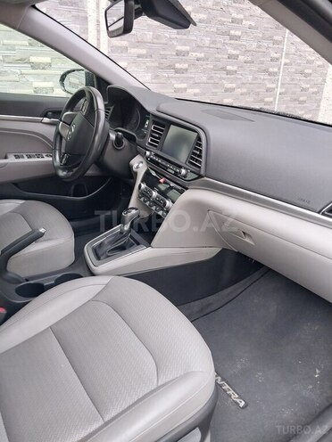 Hyundai Elantra-6