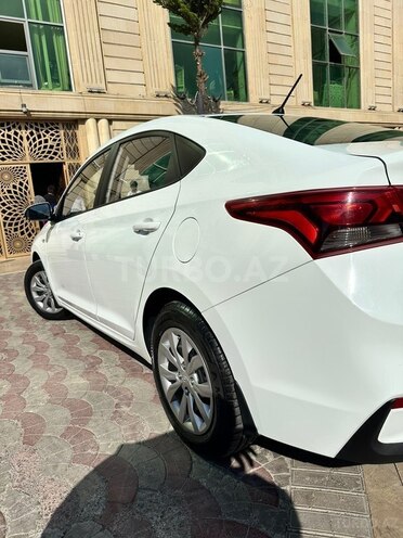 Hyundai Accent-5