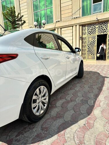 Hyundai Accent-6