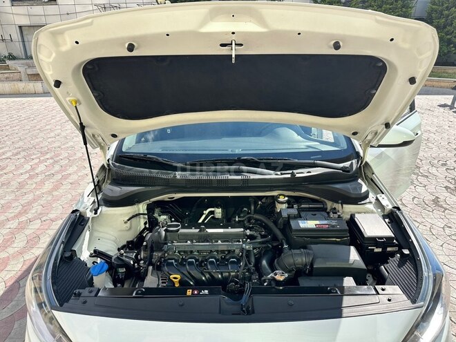 Hyundai Accent-10