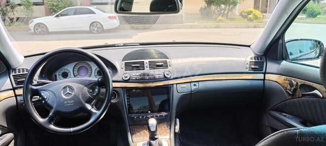 Mercedes E 320-11