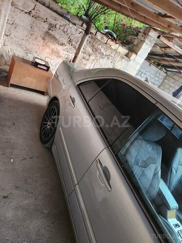 Mercedes E 240-5