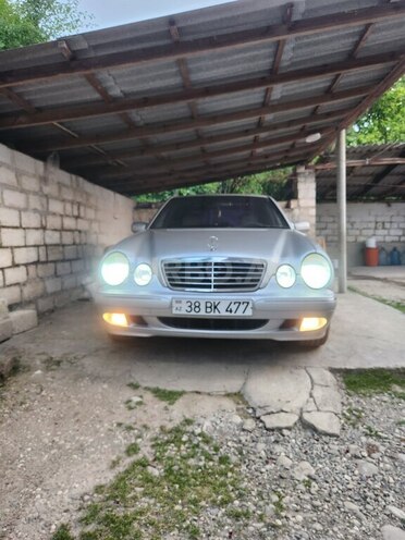 Mercedes E 240-1