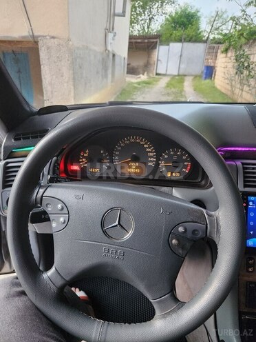 Mercedes E 240-2