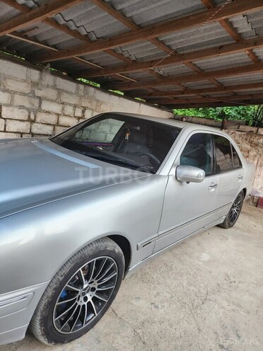 Mercedes E 240-6