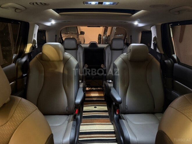 Kia Carnival-13