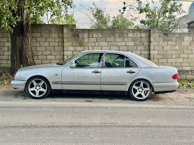 Mercedes E 230-5