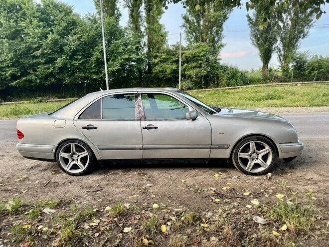 Mercedes E 230-4