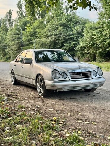 Mercedes E 230-3