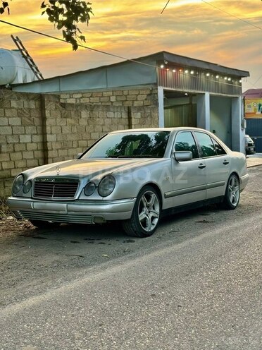 Mercedes E 230-2