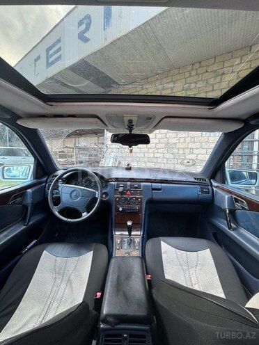 Mercedes E 230-7