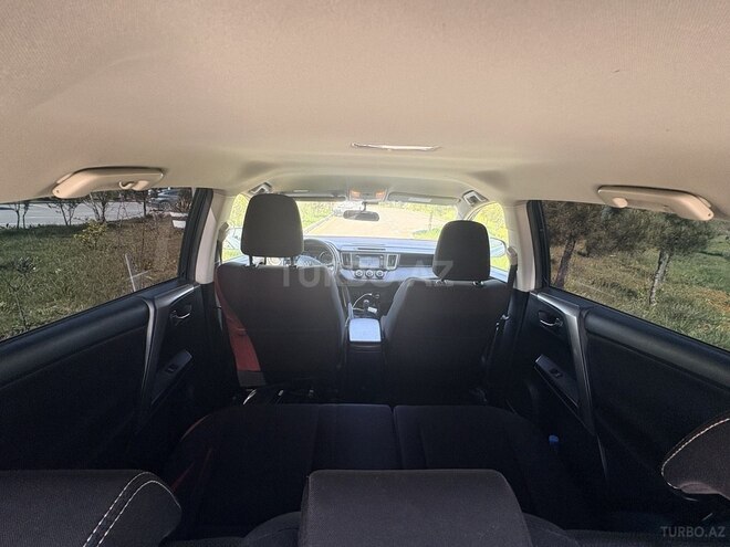 Toyota RAV4-12