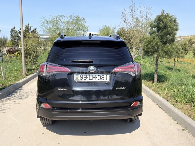 Toyota RAV4-6