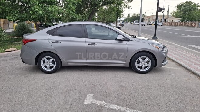 Hyundai Accent-4