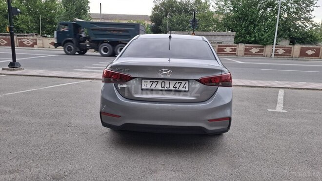Hyundai Accent-6