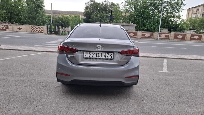 Hyundai Accent-7