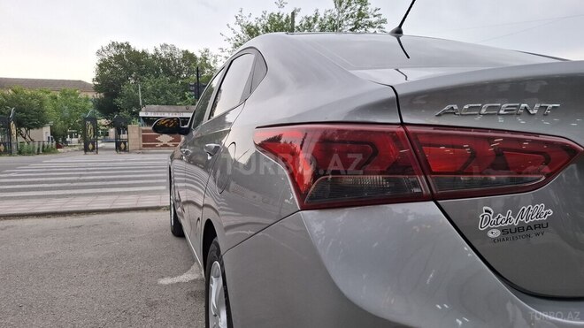 Hyundai Accent-10