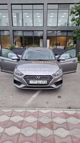 Hyundai Accent-14
