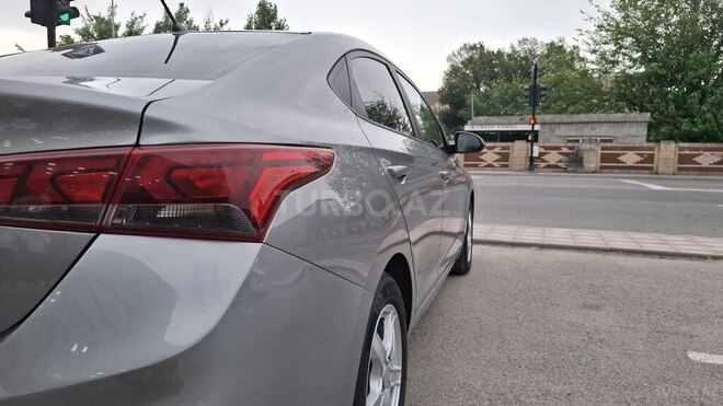 Hyundai Accent-11