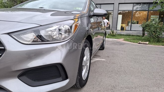Hyundai Accent-12