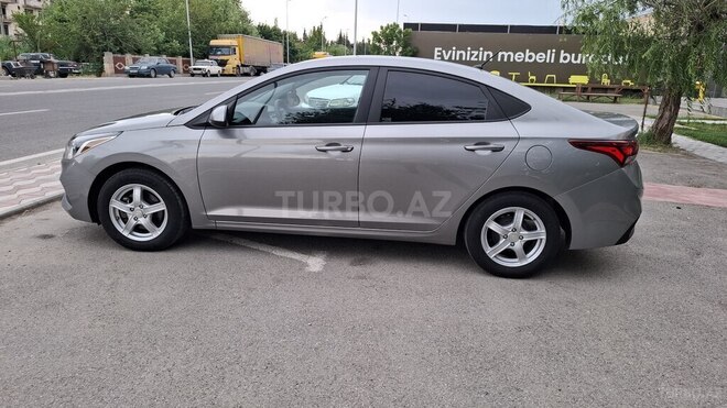 Hyundai Accent-9