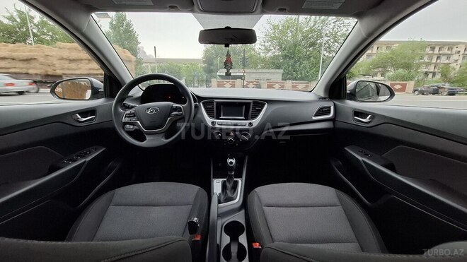 Hyundai Accent-18