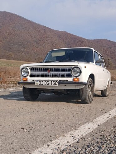 LADA (VAZ) 21011-2
