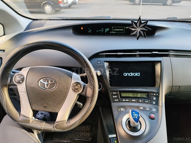 Toyota Prius-2