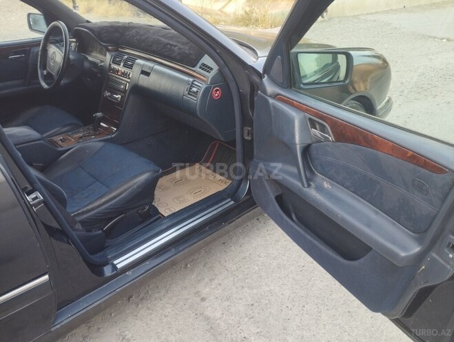 Mercedes E 220-3