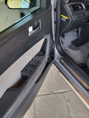 Hyundai Sonata-6