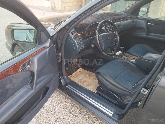 Mercedes E 220-6