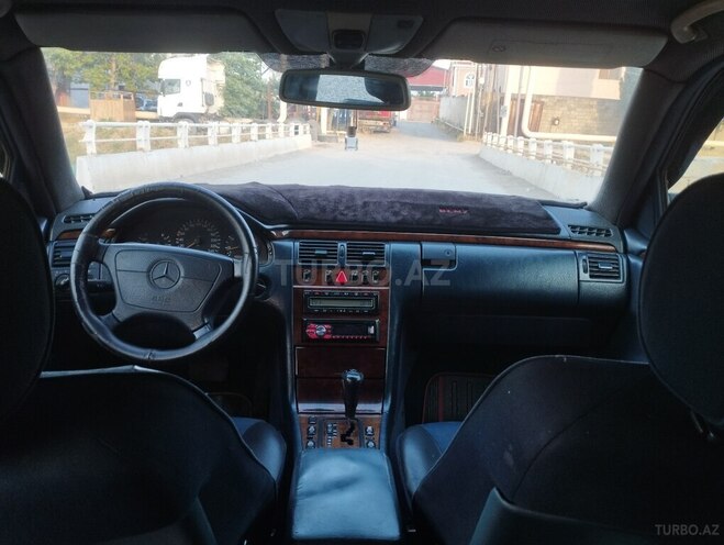Mercedes E 220-7